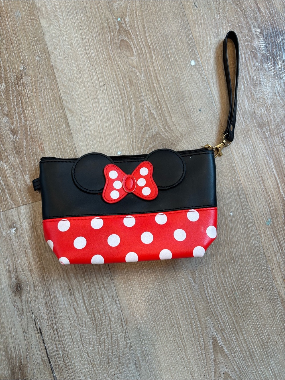 Black & Red Polka Dot Wristlet with Bow